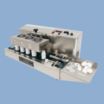 Máquina de inducción automática Sella 1500 de Sellaempaq, diseñada para sellar envases con tapas de 20 a 50 mm sobre bandas transportadoras. Equipo industrial de alto rendimiento ideal para líneas de producción en las industrias alimentaria, cosmética y farmacéutica.