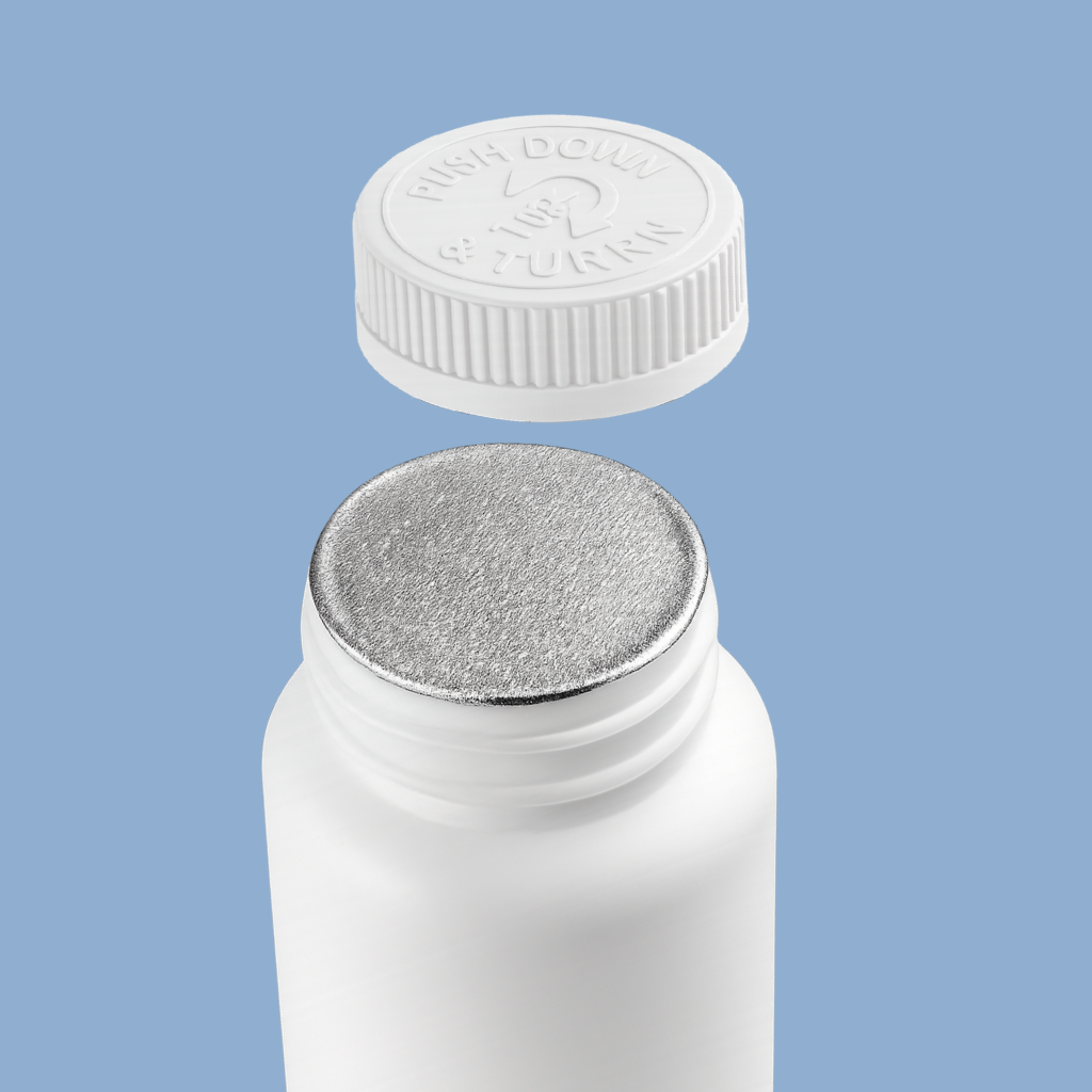 Tapa a prueba de niños con sistema de seguridad tipo “Push & Turn”, diámetro de rosca 33 mm. Fabricada por Sellaempaq para envases de productos farmacéuticos, suplementos y químicos. Previene aperturas accidentales y garantiza protección infantil conforme a normativas de seguridad.